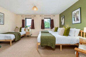 4 chambres, fer et planche à repasser, accès à Internet, literie fournie