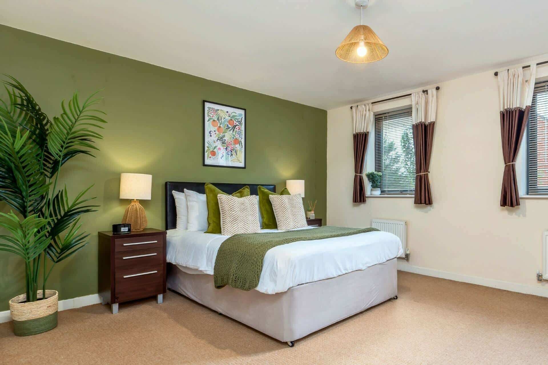 4 bedrooms, iron/ironing board, Internet, bed sheets