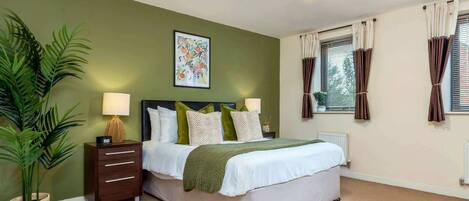 4 bedrooms, iron/ironing board, Internet, bed sheets