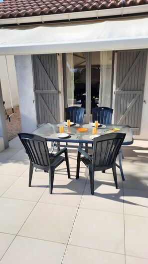 Outdoor dining - La Parenthèse Marine – Near Plage de la Noë, Shared Pool (Pornic)