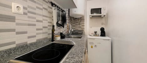 Fridge, microwave, stovetop, coffee/tea maker