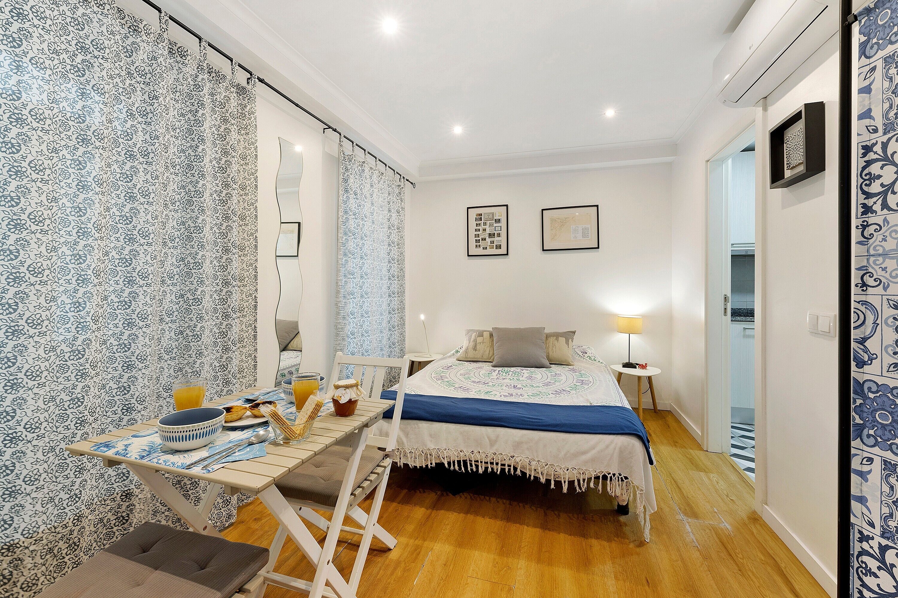 Iron/ironing board, WiFi, bed sheets