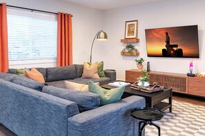 Smart TV, fireplace, table football - Chic Central Phoenix Retreat - Walk to Arts & Eats in Historic Melrose (Phoenix)
