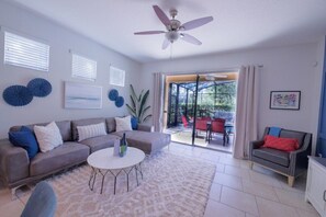 TV - Solterra Resort 5BR South-Facing Pool & Spa with Game Room Near Disney (Davenport)