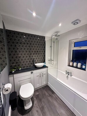 Shower, hair dryer, towels, soap - Telford Hot Tub Stay | Pool Table | Sleeps 5 (Telford)