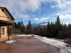 Property grounds - Sunny Retreat Near Nelson & Whitewater Ski Resort (Nelson)