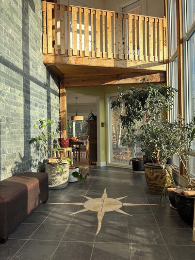 Sunny Retreat Near Nelson & Whitewater Ski Resort