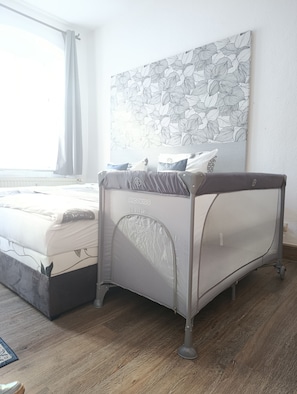 2 bedrooms, desk, travel cot, free WiFi