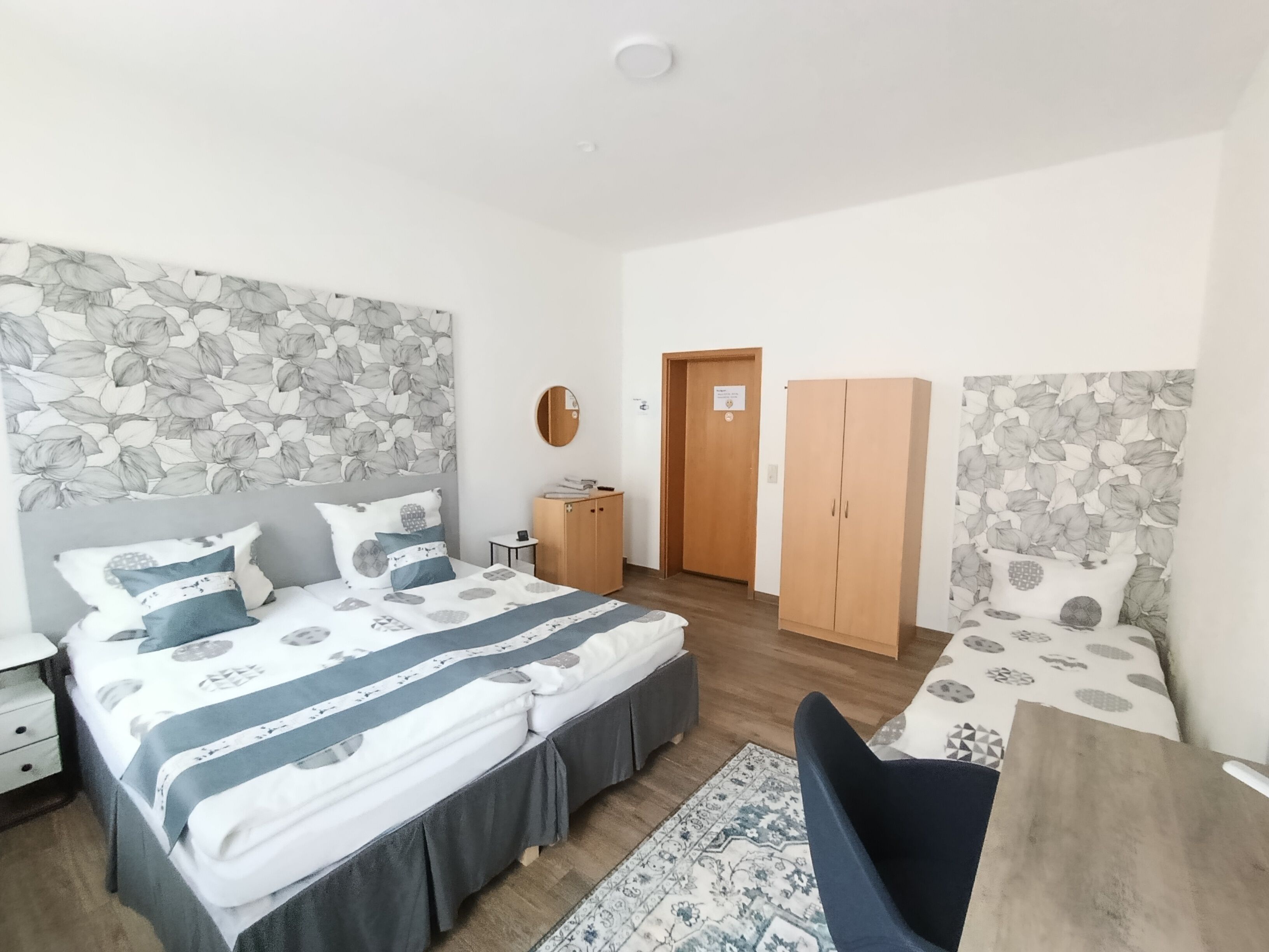 2 Schlafzimmer, Schreibtisch, Reisekinderbett, kostenloses WLAN