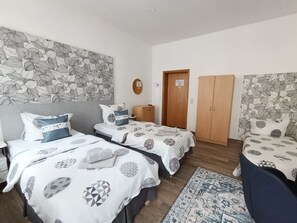 2 bedrooms, desk, travel cot, free WiFi