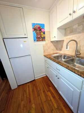 Fridge, microwave, oven, stovetop - Village Vibes - Walk to park, dining, shopping! (Raleigh)