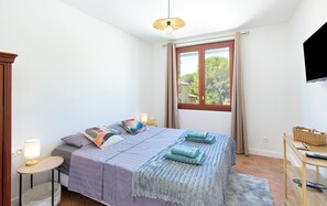 Iron/ironing board, WiFi, bed sheets - Vrbo Property (Puget-sur-Argens)