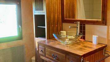 Een douche, handdoeken