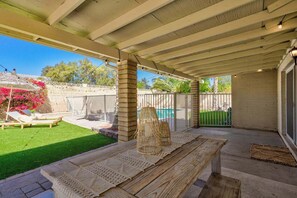 Terrace/patio - Dive-Ready Private Pool, Patio Paradise, Hot Tub (Mesa)