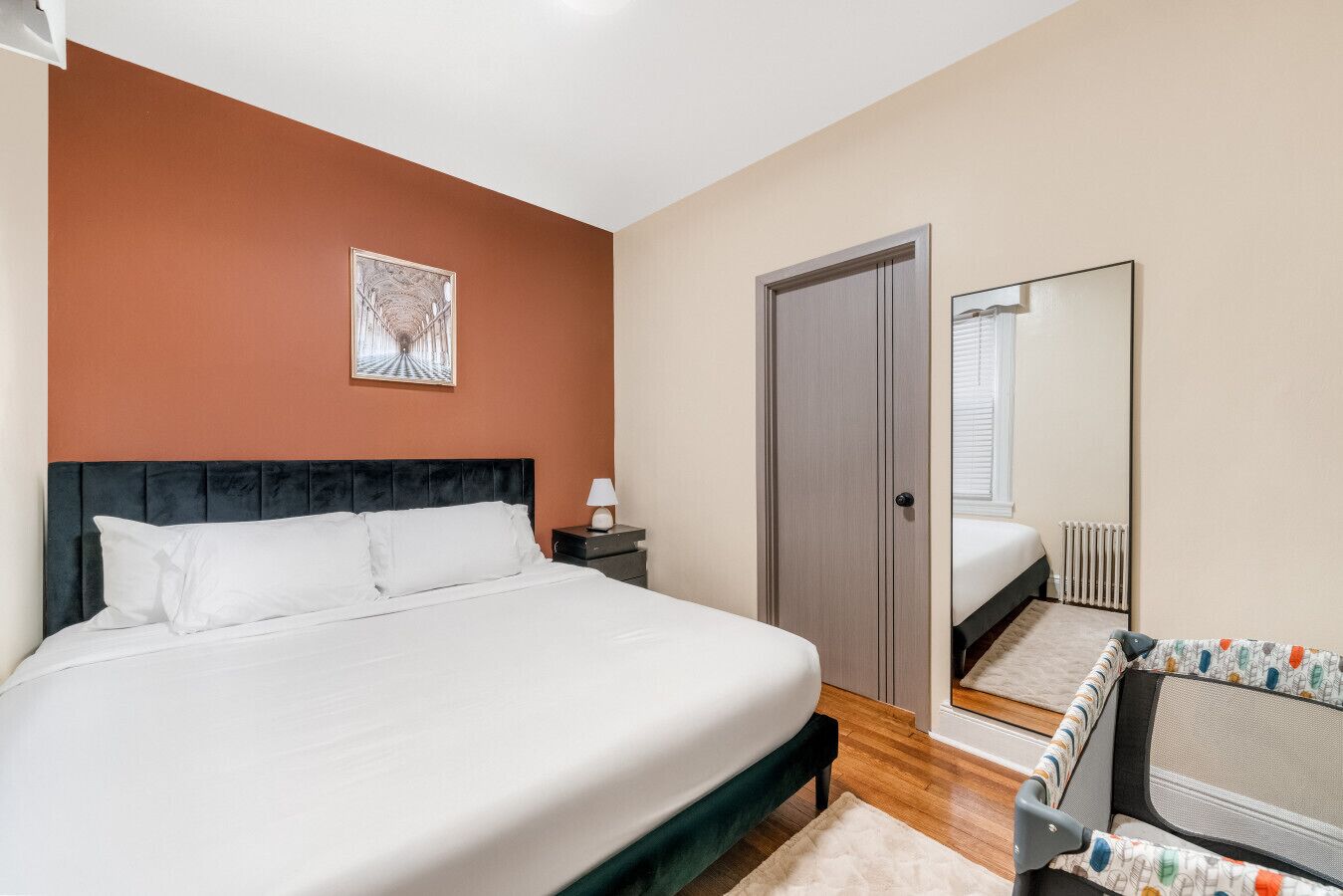 Skrivbord, strykjärn/strykbräda, resesäng och wi-fi