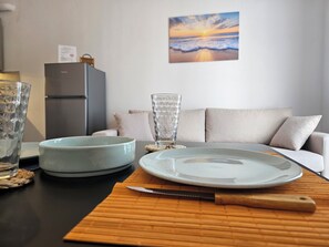 Interior - Enjoyable 1-bedroom apartment "Ammos" with AC in charming Agkairia (Aliki)