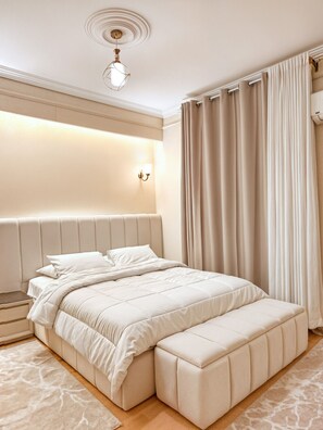 2 bedrooms, desk, iron/ironing board, travel cot - Sleeps 10+ |GameRoom| 45min Pyramids|20Min Airport (Al Shorouk City)