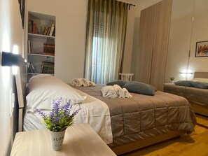 Iron/ironing board, Internet, bed sheets