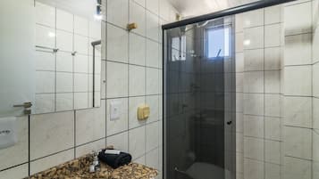 Basic Apartment | Bathroom | Shower