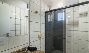 Basic Apartment | Bathroom | Shower - Apt in Downtown BC 350m From the Beach Pae1002 (Balneário Camboriú)