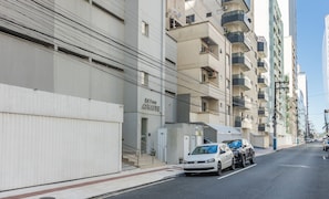 A multi-story residential building with balconies and a gated entrance. - Apt in Downtown BC 350m From the Beach Pae1002 (Balneário Camboriú)