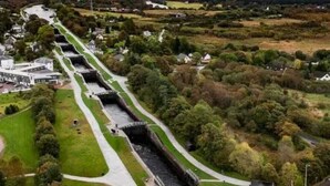 A riverside hotel with a long, straight driveway leading to the entrance, surrounded by lush greenery and a small body of water. - A Spacious 3-Bedroom Retreat at the Gateway to the Highlands (Inverlochy)
