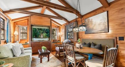 Enchanting Disney Cabin w/new pool, playground & fire pit, surrounded by nature
