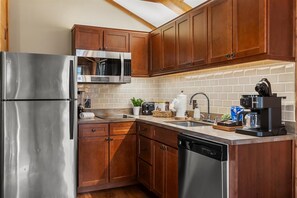 冰箱、微波炉、炉灶、洗碗机