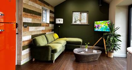 Pets- Garden- Bbq- Parking- Fireplace- Sleeps 6