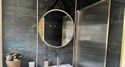 Pets- Garden- Bbq- Parking- Fireplace- Sleeps 6