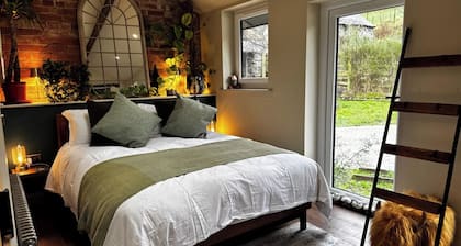 Pets- Garden- Bbq- Parking- Fireplace- Sleeps 6