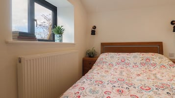 2 dormitoris, decoració individual i mobiliari individual