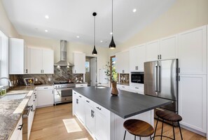 Microondas, horno, parrilla de estufa y lavavajillas 