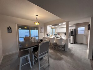 Microwave, oven, stovetop, dishwasher - Perfect 3-bedroom Town-home in beautiful Sun City - 55+ Age Required (Sun City)