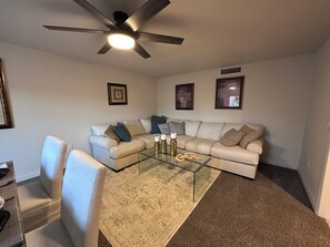 TV - Perfect 3-bedroom Town-home in beautiful Sun City - 55+ Age Required (Sun City)