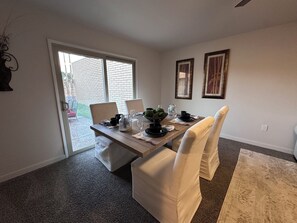 Dining - Perfect 3-bedroom Town-home in beautiful Sun City - 55+ Age Required (Sun City)