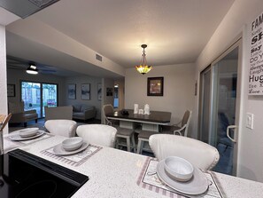 Dining - Perfect 3-bedroom Town-home in beautiful Sun City - 55+ Age Required (Sun City)