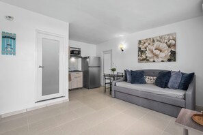 Living area - 63 Bay View by Otium (Catano)