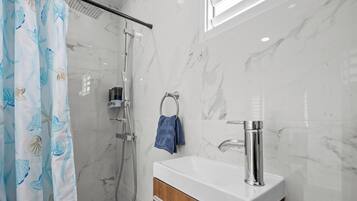 Apartment | Bilik Mandi