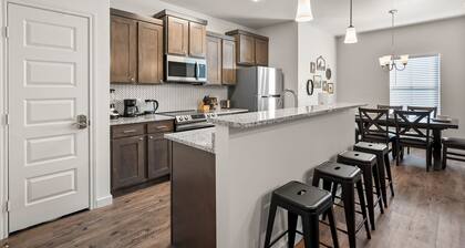 Cooper Ridge: 3BR, 2 Bath, Garage Access