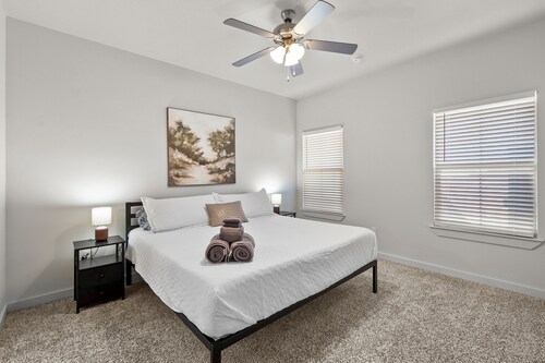 Cooper Ridge: 3BR, 2 Bath, Garage Access