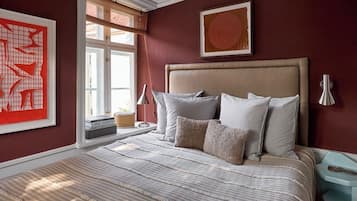 The Grand | Minibar, in-room safe, blackout drapes, iron/ironing board