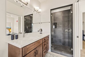 Shower, hair dryer, towels, soap - Downtown - 3BR/3.5BA - 5 Patios - Mnt. Views - 7 Guests (Flagstaff)