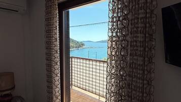 Familie appartement, balkon, uitzicht op zee | Interieur