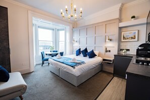 1 habitación, tabla de planchar con plancha, internet y ropa de cama 