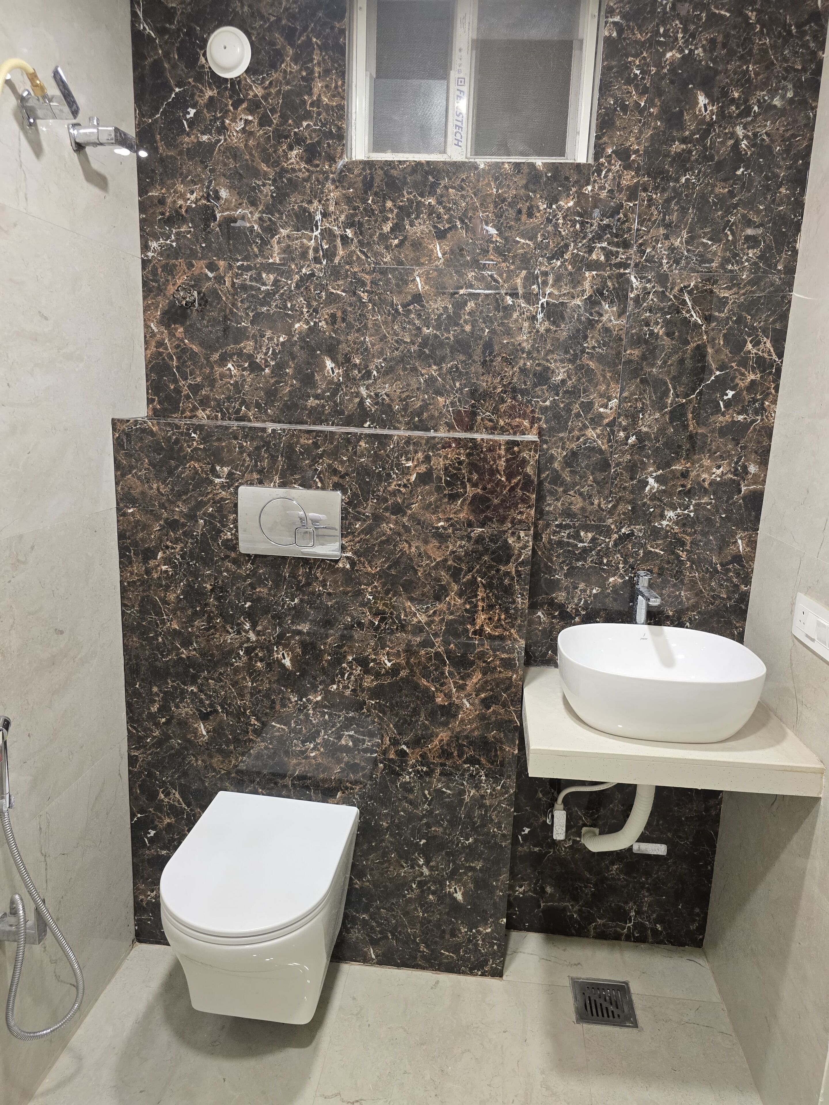 Bidet, towels, soap, shampoo