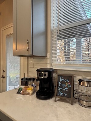 Interior - A Bastrop Escape Where Deer Roam & Families Gather - Sleeps Up to 8 (Bastrop)