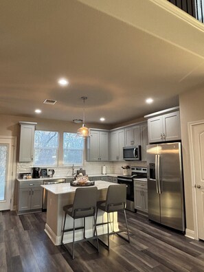 Mikrowelle, Ofen, Herdplatte, Geschirrspüler