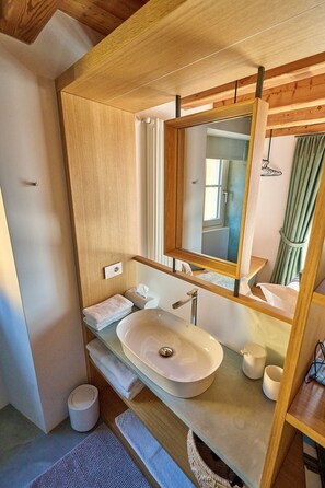 Dusche, Haartrockner, Bidet, Handtücher