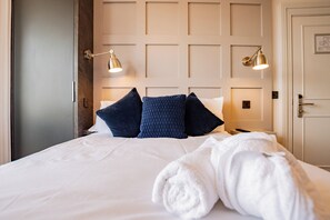 1 bedroom, iron/ironing board, Internet, bed sheets